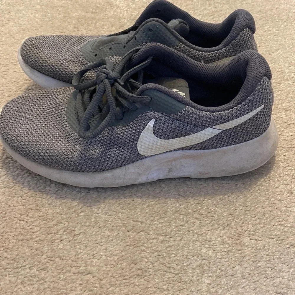 Nike gray sneakers size 5 lace up athletic sneakers
